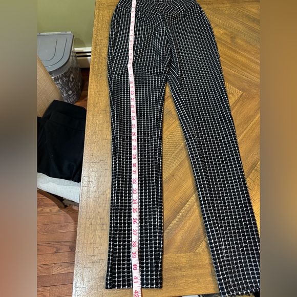 SHEIN Black and White Patterned Skinny Pants - Picture 8 of 10